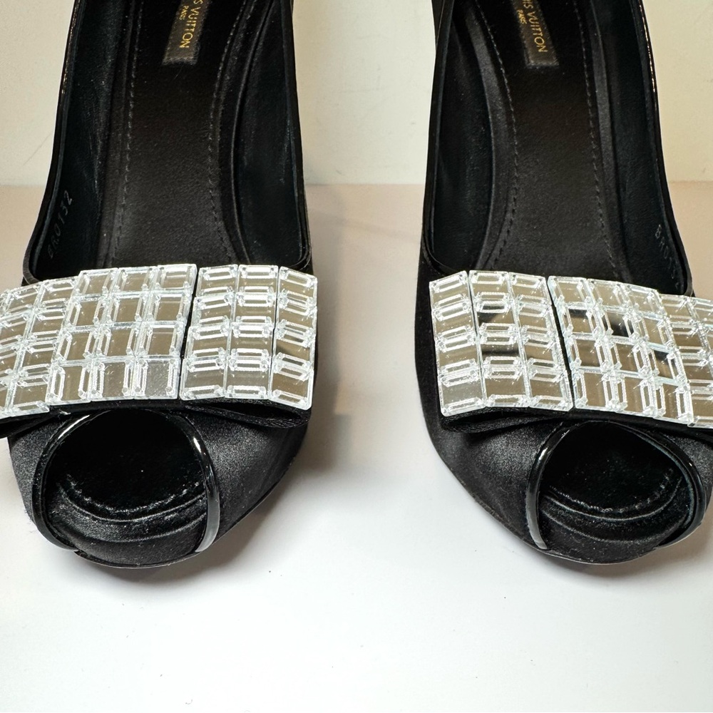 Louis Vuitton Music Hall Black Satin W Mirror LV Logo Peep Toe Pumps, Size 38.5 - Picture 9 of 15